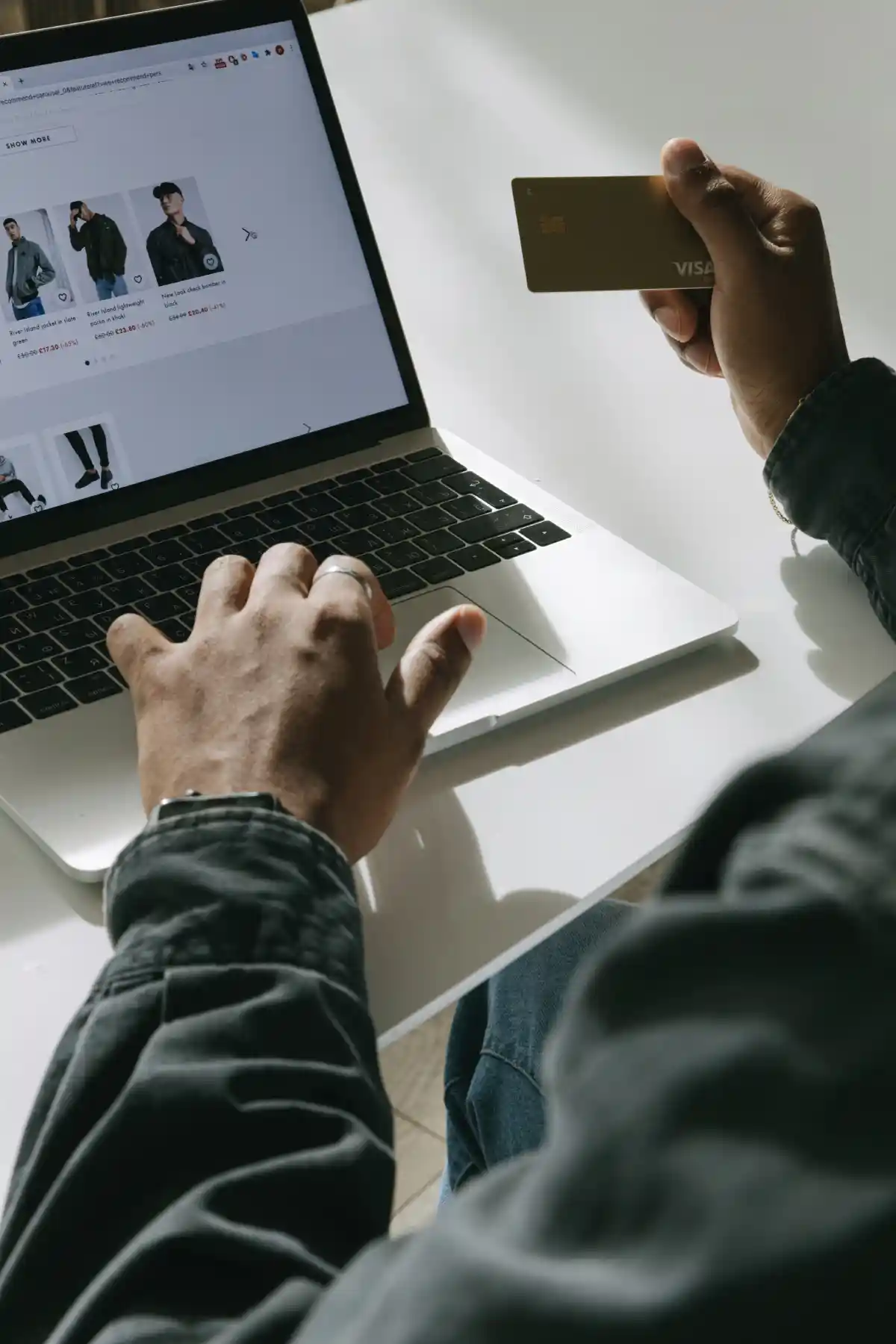 E-Commerce & Retail